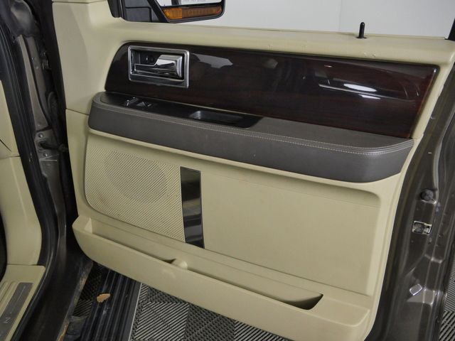 2015 Lincoln Navigator L Base
