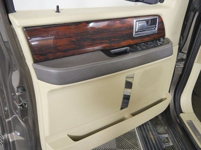 2015 Lincoln Navigator L Base
