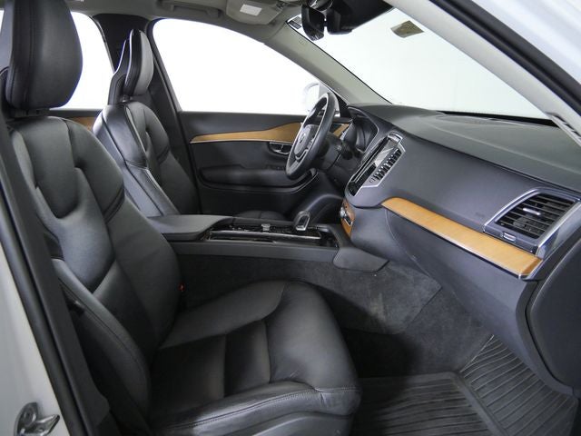2022 Volvo XC90 Recharge Plug-In Hybrid T8 Inscription Expression 7 Passenger