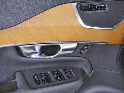2022 Volvo XC90 Recharge Plug-In Hybrid T8 Inscription Expression 7 Passenger
