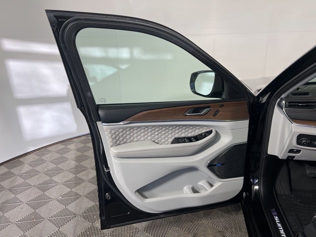 2022 Jeep Grand Cherokee Summit