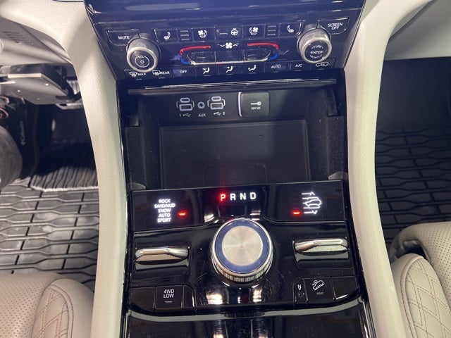 2022 Jeep Grand Cherokee Summit