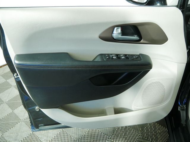 2017 Chrysler Pacifica Touring L Plus