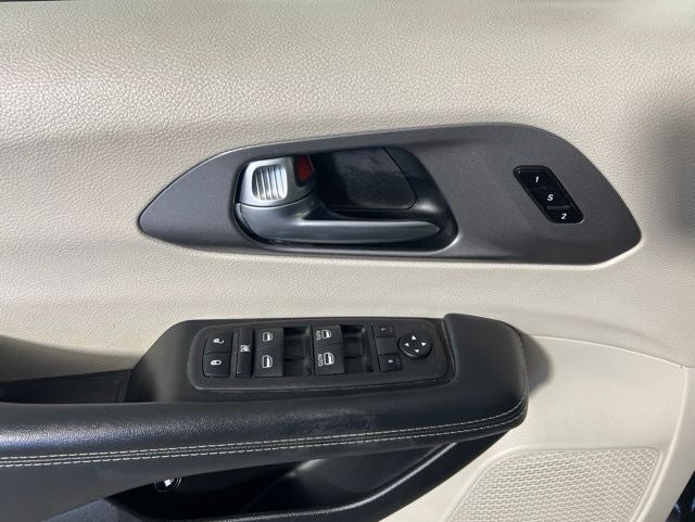 2023 Chrysler Pacifica Hybrid Touring L