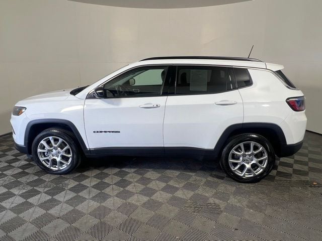 2022 Jeep Compass Latitude Lux
