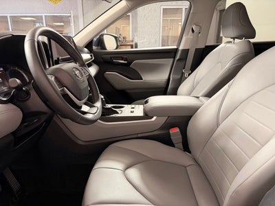 2024 Toyota Highlander Hybrid XLE