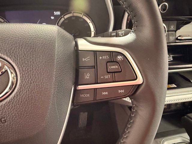 2024 Toyota Highlander Hybrid XLE