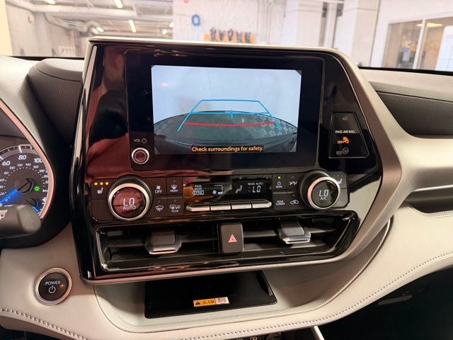 2024 Toyota Highlander Hybrid XLE