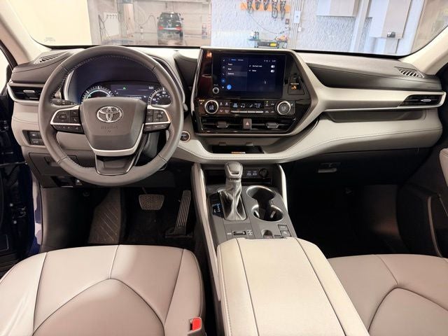 2024 Toyota Highlander Hybrid XLE