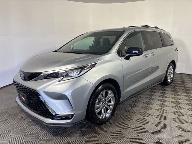 2022 Toyota Sienna XSE 7 Passenger