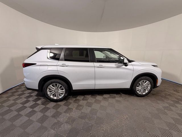 2024 Mitsubishi Outlander ES
