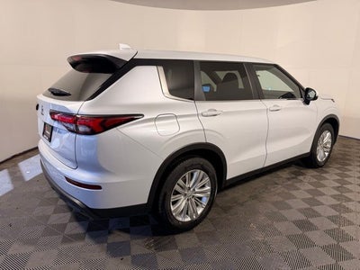 2024 Mitsubishi Outlander ES
