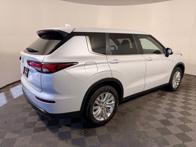 2024 Mitsubishi Outlander ES