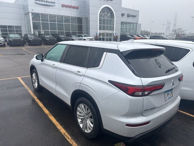 2024 Mitsubishi Outlander ES