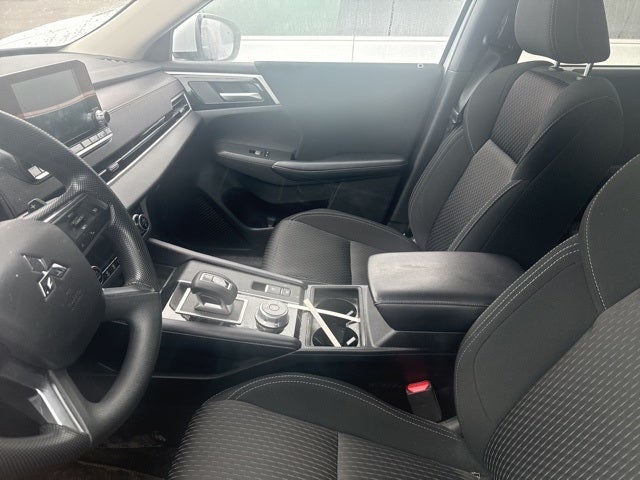 2024 Mitsubishi Outlander ES