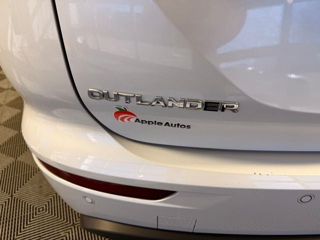 2024 Mitsubishi Outlander ES