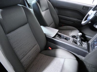 2005 Ford Mustang Base