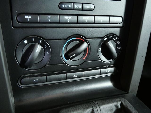 2005 Ford Mustang Base