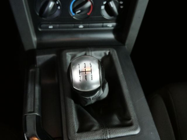 2005 Ford Mustang Base