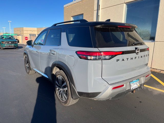2023 Nissan Pathfinder Platinum