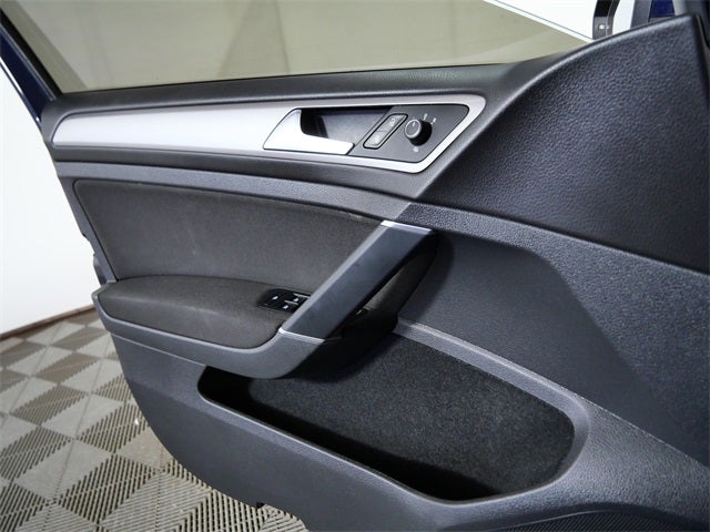 2016 Volkswagen e-Golf SE