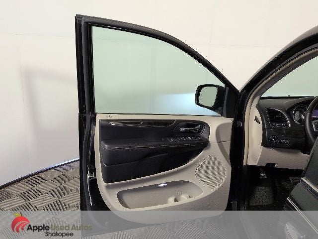 2012 Chrysler Town & Country Limited