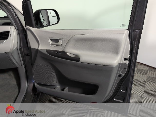 2016 Toyota Sienna L 7 Passenger