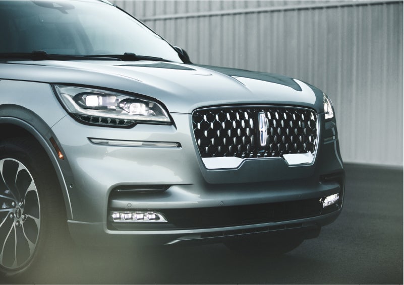 The available adaptive pixel LED headlamps of the 2023 Lincoln Aviator® SUV activated | Apple Lincoln Apple Valley in Apple Valley MN