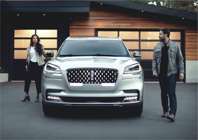 The sparkling grille of the 2023 Lincoln Aviator® Grand Touring model | Apple Lincoln Apple Valley in Apple Valley MN