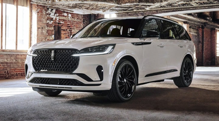 A 2026 Lincoln Aviator® SUV is shown with the available Jet Appearance Package. | Apple Lincoln Apple Valley in Apple Valley MN